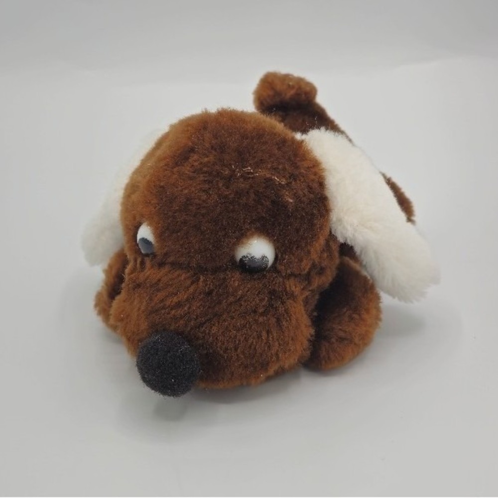 Vintage 6" Dakin DARK BROWN White Drooper Dog Ground Nut Shells Plush Puppy B5